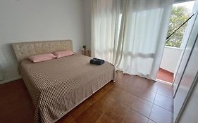 Suíte com varanda privada a 160 mts da Praia do Farol da barra llll